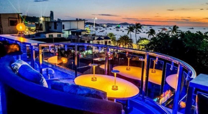 The Globe Hotel, Bar & Restaurant Pattaya Exterior foto